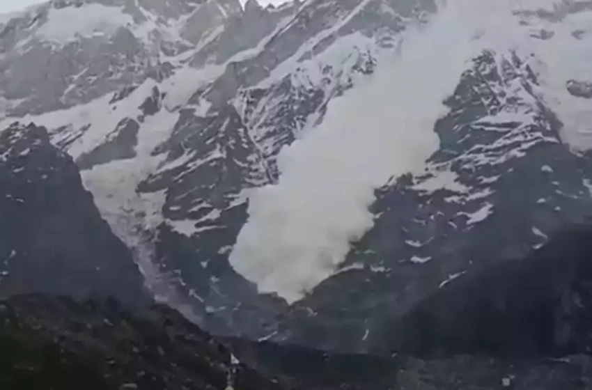  केदारनाथ धाम में सुमेरु पर्वत की पहाड़ी पर आया एवलांच, कोई नुकसान नही